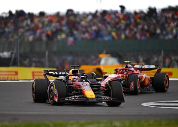 NORTHAMPTON, ENGLAND - JULY 07: Max Verstappen of the Netherlands driving the (1) Oracle Red Bull Racing RB20 leads Carlos Sainz of Spain driving (55) the Ferrari SF-24 on track  during the F1 Grand Prix of Great Britain at Silverstone Circuit on July 07, 2024 in Northampton, England. (Photo by Rudy Carezzevoli/Getty Images) // Getty Images / Red Bull Content Pool // SI202407070662 // Usage for editorial use only //