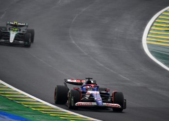 SAO PAULO, BRAZIL - NOVEMBER 03: Liam Lawson of New Zealand driving the (30) Visa Cash App RB VCARB 01 leads Lewis Hamilton of Great Britain driving the (44) Mercedes AMG Petronas F1 Team W15 on track during the F1 Grand Prix of Brazil at Autodromo Jose Carlos Pace on November 03, 2024 in Sao Paulo, Brazil. (Photo by Clive Mason/Getty Images) // Getty Images / Red Bull Content Pool // SI202411030458 // Usage for editorial use only //