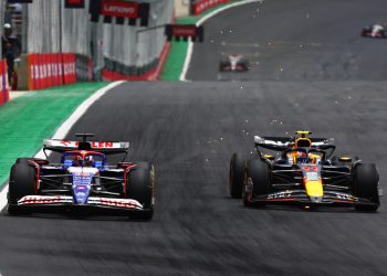 SAO PAULO, BRAZIL - NOVEMBER 02: Liam Lawson of New Zealand driving the (30) Visa Cash App RB VCARB 01 and Sergio Perez of Mexico driving the (11) Oracle Red Bull Racing RB20 battle for track position during the Sprint ahead of the F1 Grand Prix of Brazil at Autodromo Jose Carlos Pace on November 02, 2024 in Sao Paulo, Brazil. (Photo by Mark Thompson/Getty Images) // Getty Images / Red Bull Content Pool // SI202411020300 // Usage for editorial use only //