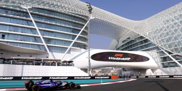 ABU DHABI, UNITED ARAB EMIRATES - DECEMBER 06: Liam Lawson of New Zealand driving the (30) Visa Cash App RB VCARB 01 on track during practice ahead of the F1 Grand Prix of Abu Dhabi at Yas Marina Circuit on December 06, 2024 in Abu Dhabi, United Arab Emirates. (Photo by Joe Portlock/Getty Images) // Getty Images / Red Bull Content Pool // SI202412060477 // Usage for editorial use only //