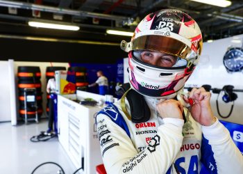 ABU DHABI, UNITED ARAB EMIRATES - DECEMBER 10: Liam Lawson of New Zealand and Visa Cash App RB prepares to drive in the garage during Formula 1 testing at Yas Marina Circuit on December 10, 2024 in Abu Dhabi, United Arab Emirates. (Photo by Mark Thompson/Getty Images) // Getty Images / Red Bull Content Pool // SI202412100517 // Usage for editorial use only //